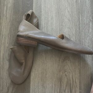 Lucky Brand Taupe Leather Flats loafers size 8